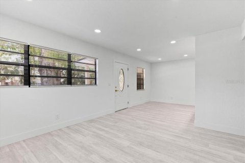 Villa ou maison à vendre à Tampa, Floride: 4 chambres, 137.68 m2 № 1765217 - photo 11