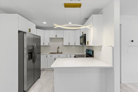 Villa ou maison à vendre à Tampa, Floride: 4 chambres, 137.68 m2 № 1765217 - photo 6