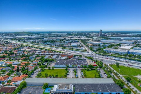 Propiedad comercial en venta en Hialeah Gardens, Florida № 1925116 - foto 4