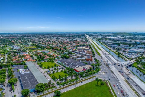 Propiedad comercial en venta en Hialeah Gardens, Florida № 1925116 - foto 15