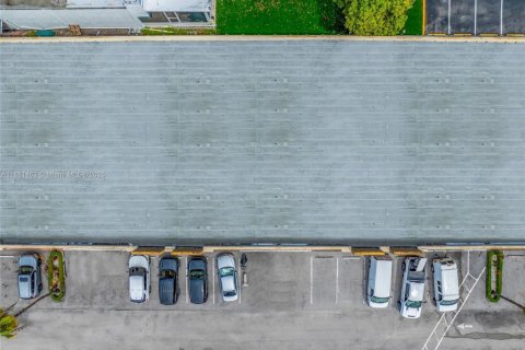 Propiedad comercial en venta en Hialeah Gardens, Florida № 1925116 - foto 2