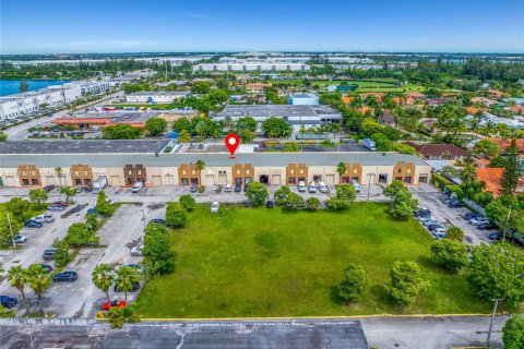 Propiedad comercial en venta en Hialeah Gardens, Florida № 1925116 - foto 7