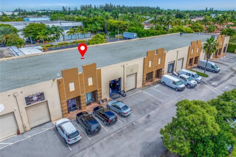 Propiedad comercial en venta en Hialeah Gardens, Florida № 1925116 - foto 6