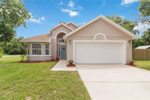 House in Sanford, Florida 4 bedrooms, 129.41 sq.m. № 2100634