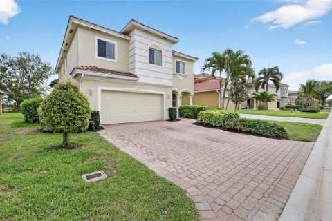 House in Punta Gorda, Florida 5 bedrooms, 289.76 sq.m. № 2131862 - photo 2
