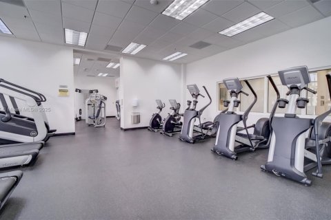 Condo in Miami, Florida, 1 bedroom  № 1963811 - photo 30