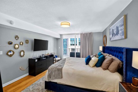 Condo in Miami, Florida, 1 bedroom  № 1963811 - photo 12