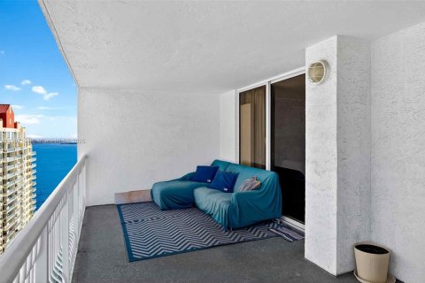 Condo in Miami, Florida, 1 bedroom  № 1963811 - photo 27