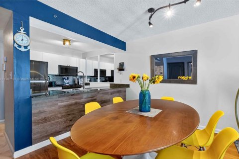 Condo in Miami, Florida, 1 bedroom  № 1963811 - photo 15