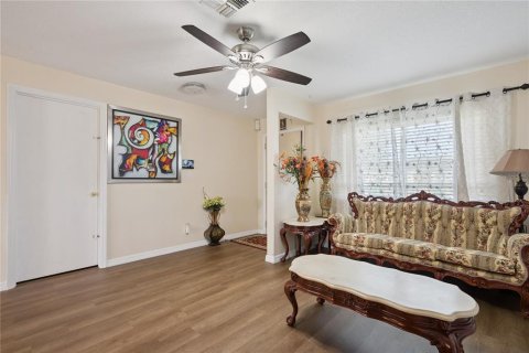 Casa en venta en Deltona, Florida, 3 dormitorios, 96.25 m2 № 2151663 - foto 6