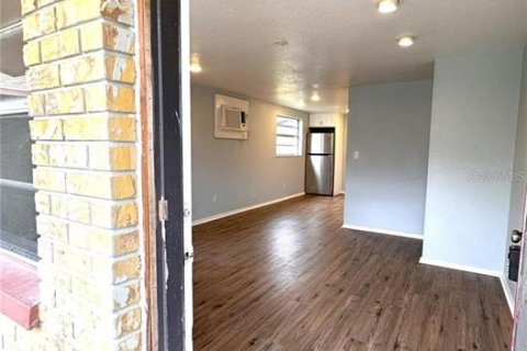 Commercial property in Thonotosassa, Florida 391.3 sq.m. № 1869509 - photo 5