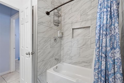 Casa en venta en Tampa, Florida, 5 dormitorios, 205.13 m2 № 2234462 - foto 16