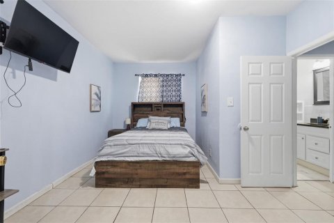 Casa en venta en Tampa, Florida, 5 dormitorios, 205.13 m2 № 2234462 - foto 18