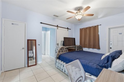 Casa en venta en Tampa, Florida, 5 dormitorios, 205.13 m2 № 2234462 - foto 12
