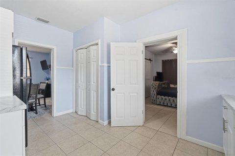 Casa en venta en Tampa, Florida, 5 dormitorios, 205.13 m2 № 2234462 - foto 6