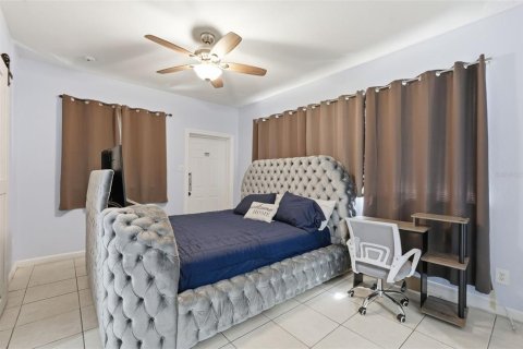Casa en venta en Tampa, Florida, 5 dormitorios, 205.13 m2 № 2234462 - foto 11