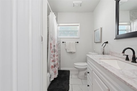 Casa en venta en Tampa, Florida, 5 dormitorios, 205.13 m2 № 2234462 - foto 30
