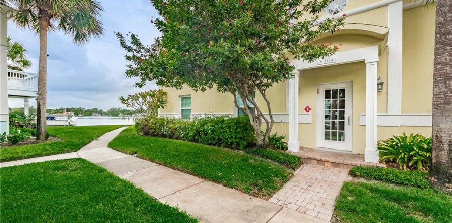 Condominio en Saint Petersburg, Florida, 1 dormitorio № 1555290