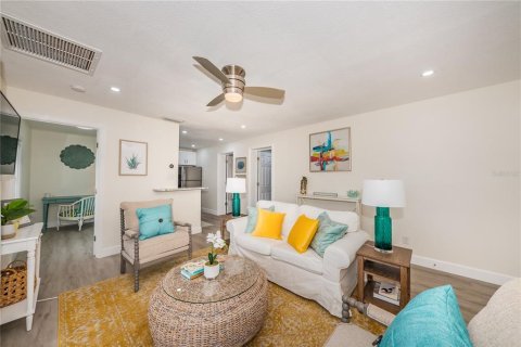 Condominio en alquiler en Saint Petersburg, Florida, 1 dormitorio, 76.46 m2 № 1555290 - foto 9