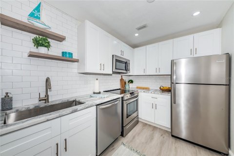 Condominio en alquiler en Saint Petersburg, Florida, 1 dormitorio, 76.46 m2 № 1555290 - foto 6