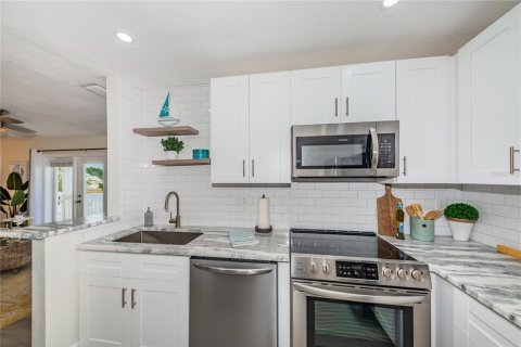 Condominio en alquiler en Saint Petersburg, Florida, 1 dormitorio, 76.46 m2 № 1555290 - foto 7