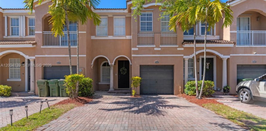 Adosado en Homestead, Florida 4 dormitorios, 160.91 m2 № 2068963