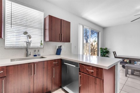 Adosado en venta en Homestead, Florida, 4 dormitorios, 160.91 m2 № 2068963 - foto 11