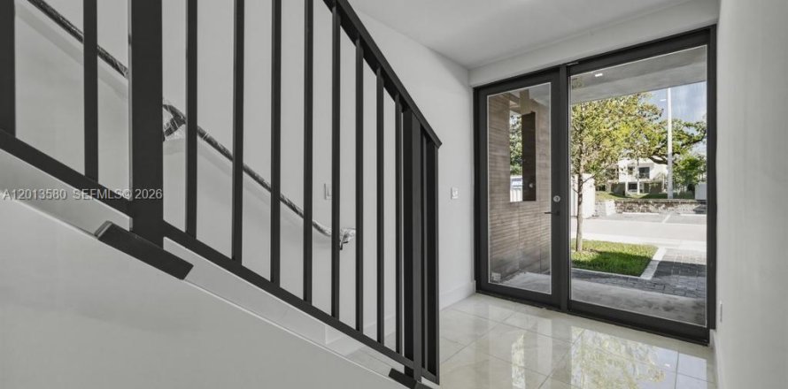 Townhouse in Dania Beach, Florida 4 bedrooms, 168.9 sq.m. № 2075846