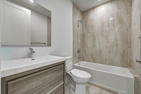 Townhouse in Dania Beach, Florida 4 bedrooms, 168.9 sq.m. № 2075846 - photo 27