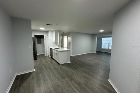 Condo in Orlando, Florida, 2 bedrooms  № 1911207 - photo 2