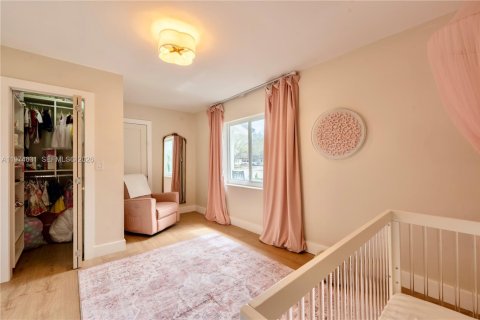 House in Miami, Florida 5 bedrooms, 285.4 sq.m. № 2040899 - photo 28