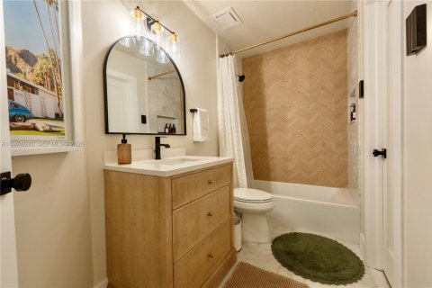 House in Miami, Florida 5 bedrooms, 285.4 sq.m. № 2040899 - photo 26