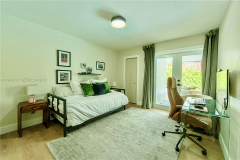 House in Miami, Florida 5 bedrooms, 285.4 sq.m. № 2040899 - photo 25