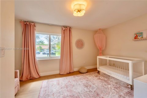 House in Miami, Florida 5 bedrooms, 285.4 sq.m. № 2040899 - photo 27