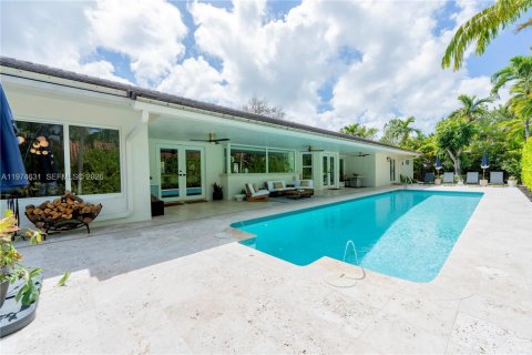 House in Miami, Florida 5 bedrooms, 285.4 sq.m. № 2040899 - photo 8
