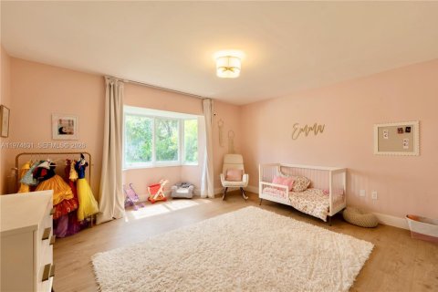 House in Miami, Florida 5 bedrooms, 285.4 sq.m. № 2040899 - photo 29