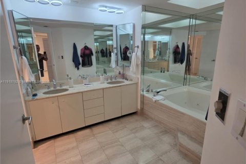 Condominio en venta en Aventura, Florida, 2 dormitorios, 150.69 m2 № 1974629 - foto 23
