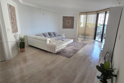 Condominio en venta en Aventura, Florida, 2 dormitorios, 150.69 m2 № 1974629 - foto 2