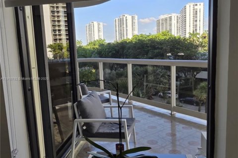 Condominio en venta en Aventura, Florida, 2 dormitorios, 150.69 m2 № 1974629 - foto 10