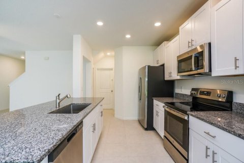 House in Tampa, Florida 4 bedrooms, 167.69 sq.m. № 2216379 - photo 9