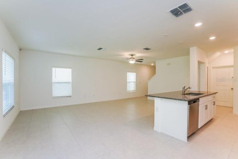 House in Tampa, Florida 4 bedrooms, 167.69 sq.m. № 2216379 - photo 8