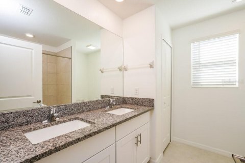 House in Tampa, Florida 4 bedrooms, 167.69 sq.m. № 2216379 - photo 13