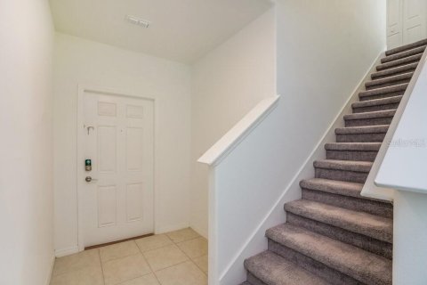 House in Tampa, Florida 4 bedrooms, 167.69 sq.m. № 2216379 - photo 4