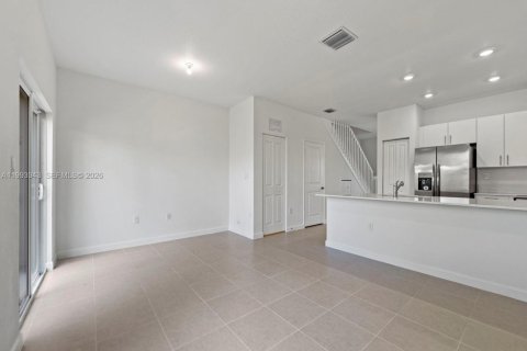 Adosado en Homestead, Florida 3 dormitorios, 123.37 m2 № 2056179