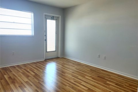 Condo in Saint Petersburg, Florida, 2 bedrooms  № 2196660 - photo 16