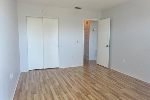 Condo in Saint Petersburg, Florida, 2 bedrooms  № 2196660 - photo 15
