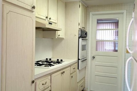 Condo in Saint Petersburg, Florida, 2 bedrooms  № 2196660 - photo 24