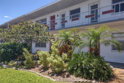 Condo in Saint Petersburg, Florida, 2 bedrooms  № 2196660 - photo 3
