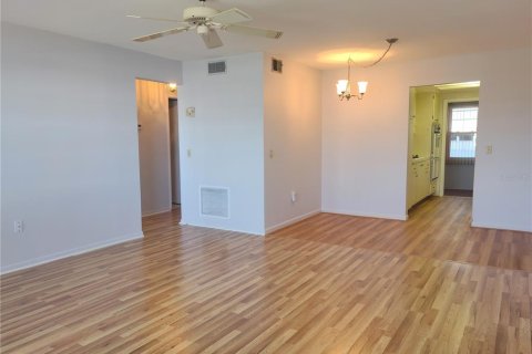 Condo in Saint Petersburg, Florida, 2 bedrooms  № 2196660 - photo 22
