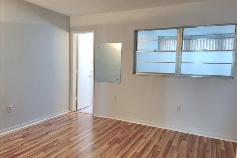 Condo in Saint Petersburg, Florida, 2 bedrooms  № 2196660 - photo 18
